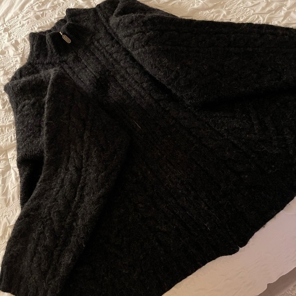 J Crew 100% Wool Sweater - Picture 3 of 8